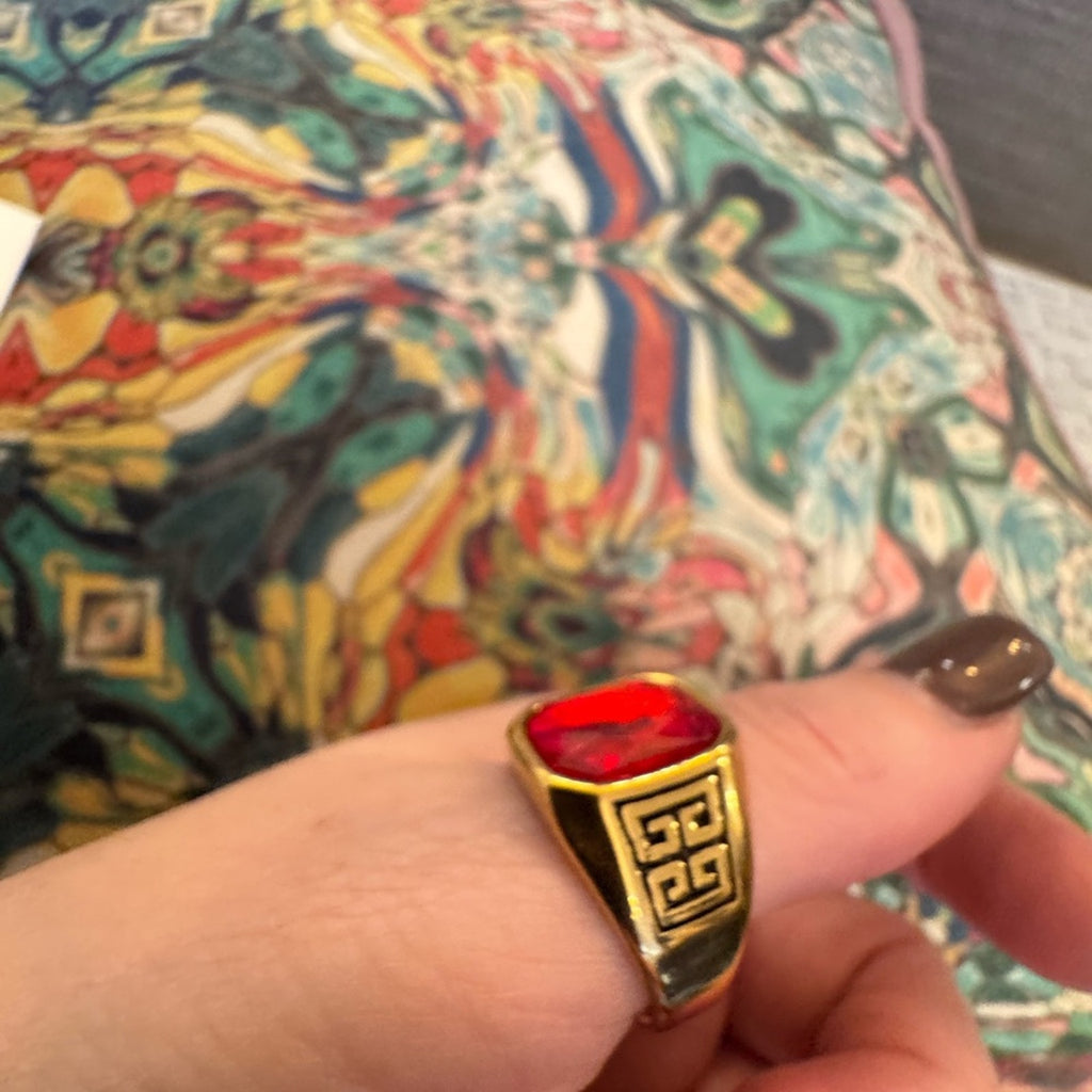 Gold tone unbranded unisex ring