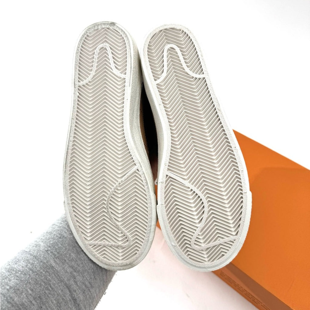 DS NIKE WOMEN’S BLAZER MID 77 SE ALE BROWN
SIZE 5 WOMENS
D06683-200