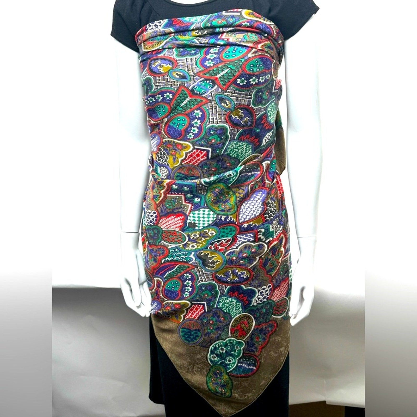 BOTEGA VENETA ENORMOUS 51” x 51”gorgeous silk Wrap/Cape/Sarong textured …