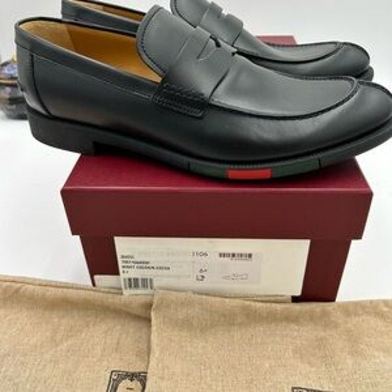 Men's Gucci, leather strap penny loafer with web detail size 6.5 fits 7.5 US