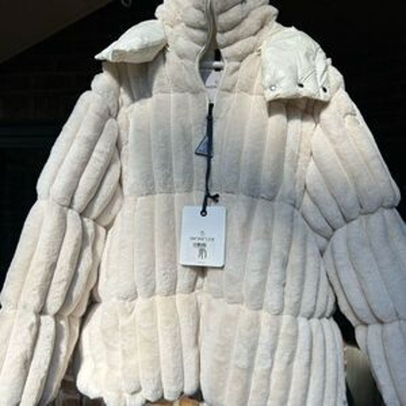 Women's Moncler White faux fur detachable hood down jacket size 3 NWT