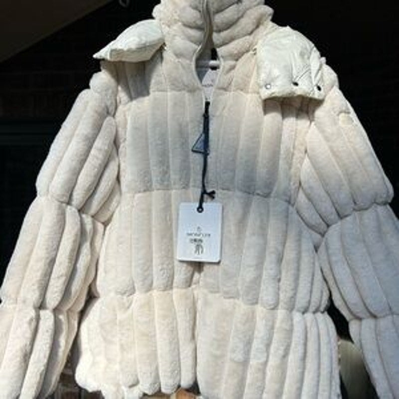 Women's Moncler White faux fur detachable hood down jacket size 3 NWT