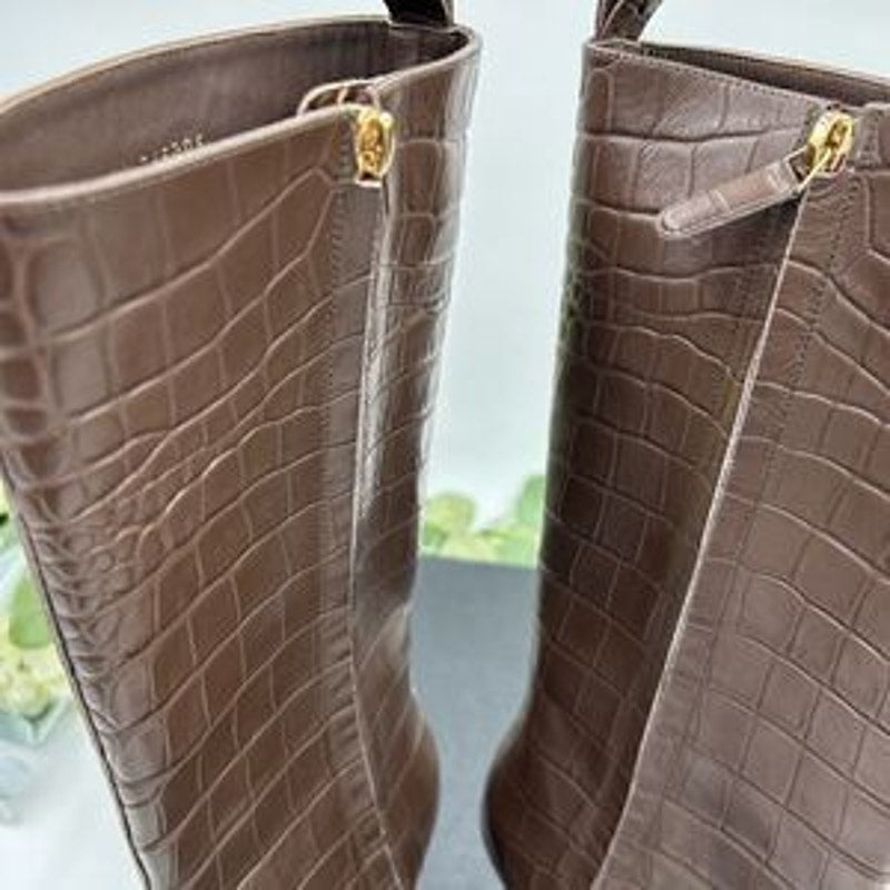 Women’s Chanel icon plain toe block, heel boot size 38.5 made in Italy