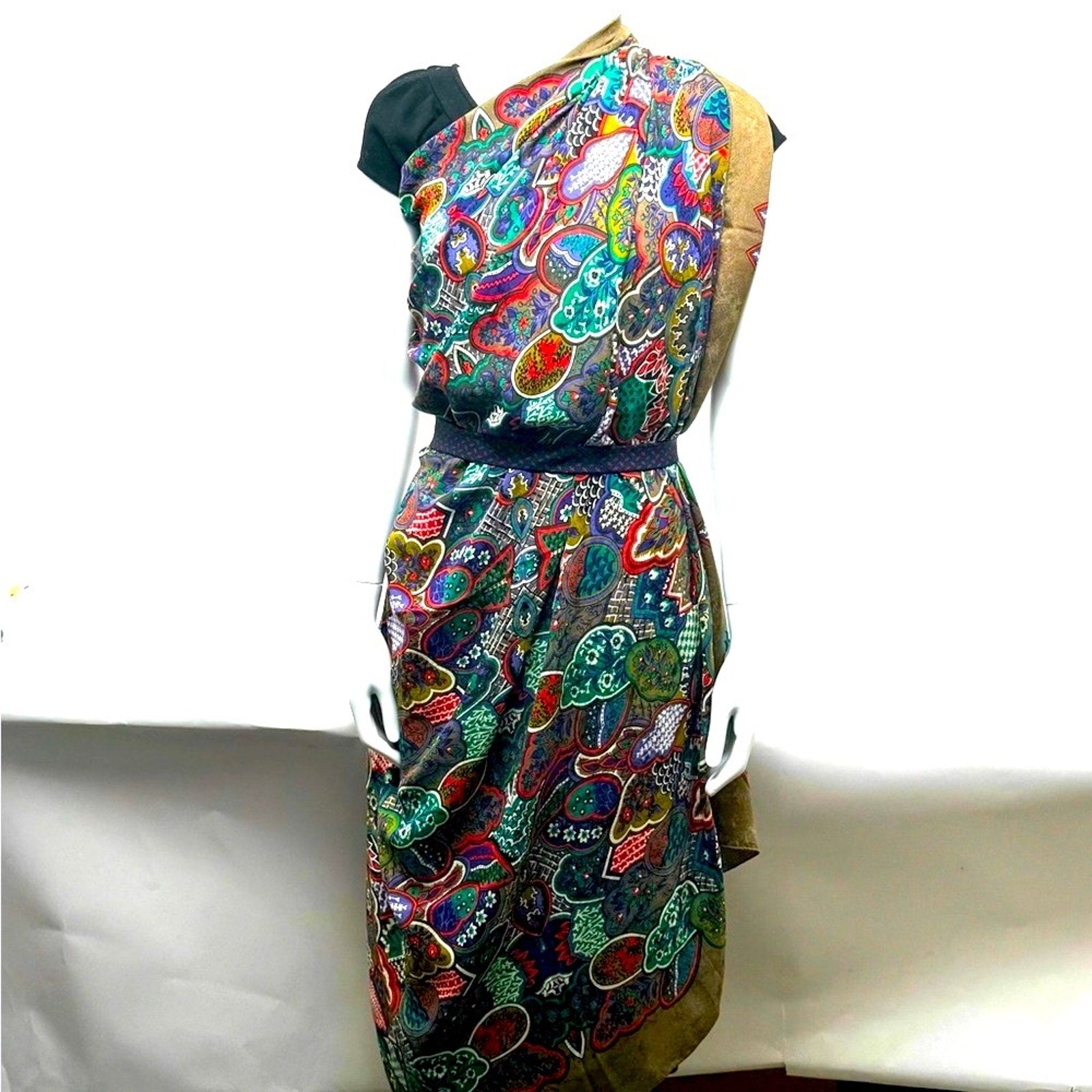 BOTEGA VENETA ENORMOUS 51” x 51”gorgeous silk Wrap/Cape/Sarong textured …