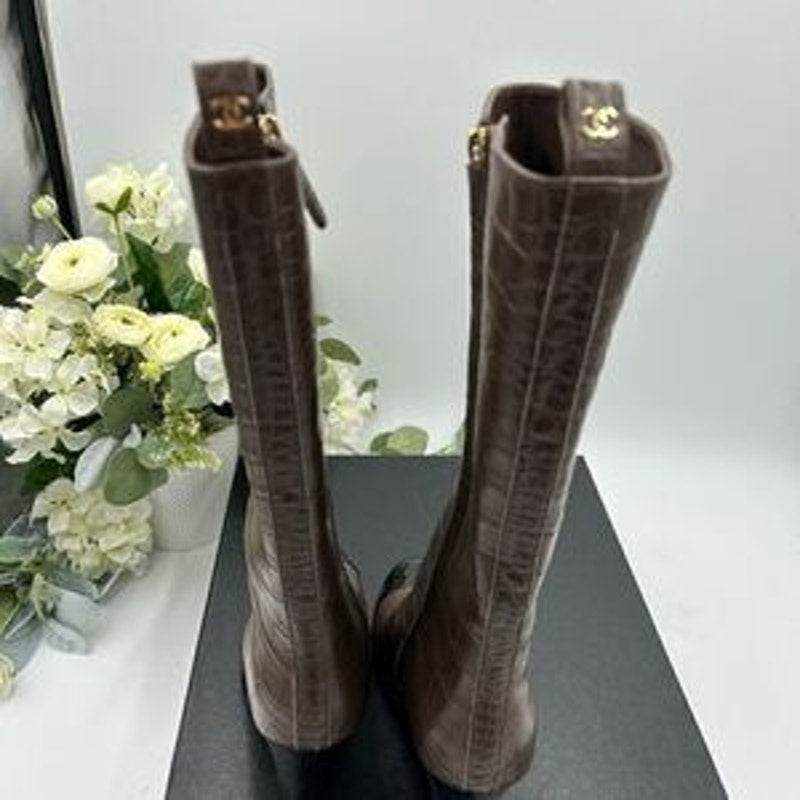 Women’s Chanel icon plain toe block, heel boot size 38.5 made in Italy