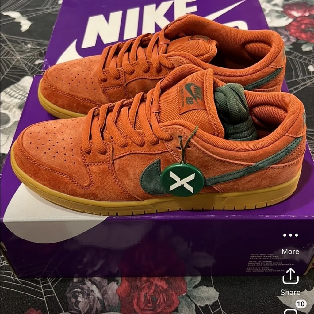 DS 2024 NIKE SB DUNK LOW
"BURNT SUNRISE" SKATE
SNEAKERS SHOES SIZE 8.5