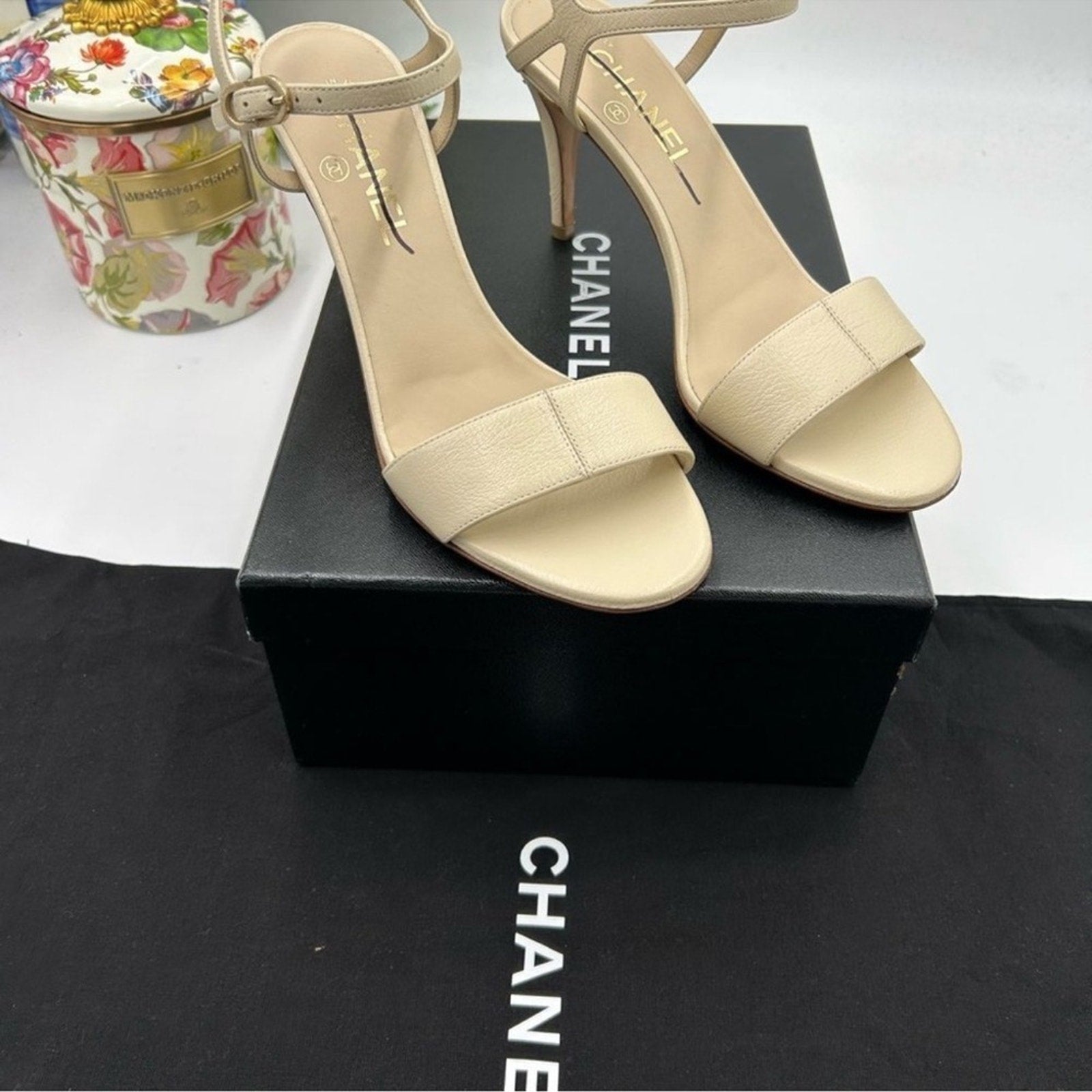 Women's Chanel ivory leather strappy sandals 
Size 38.5 
Made in Italy
