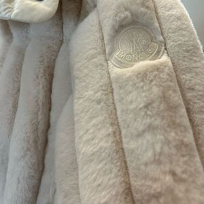 Women's Moncler White faux fur detachable hood down jacket size 3 NWT