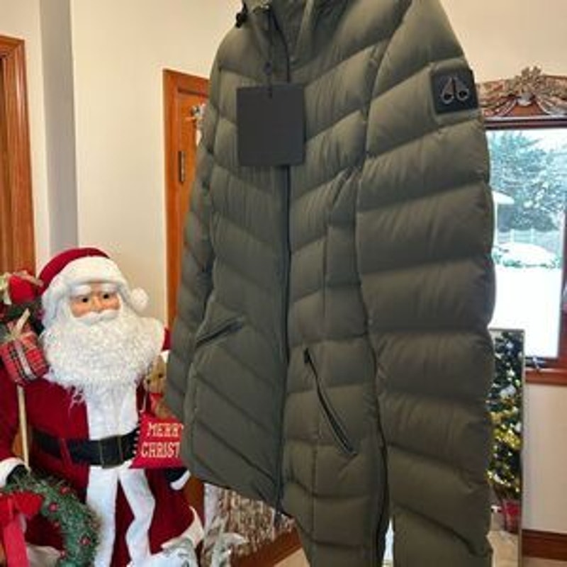 Women’s Moose knuckles down hooded jacket size extra small