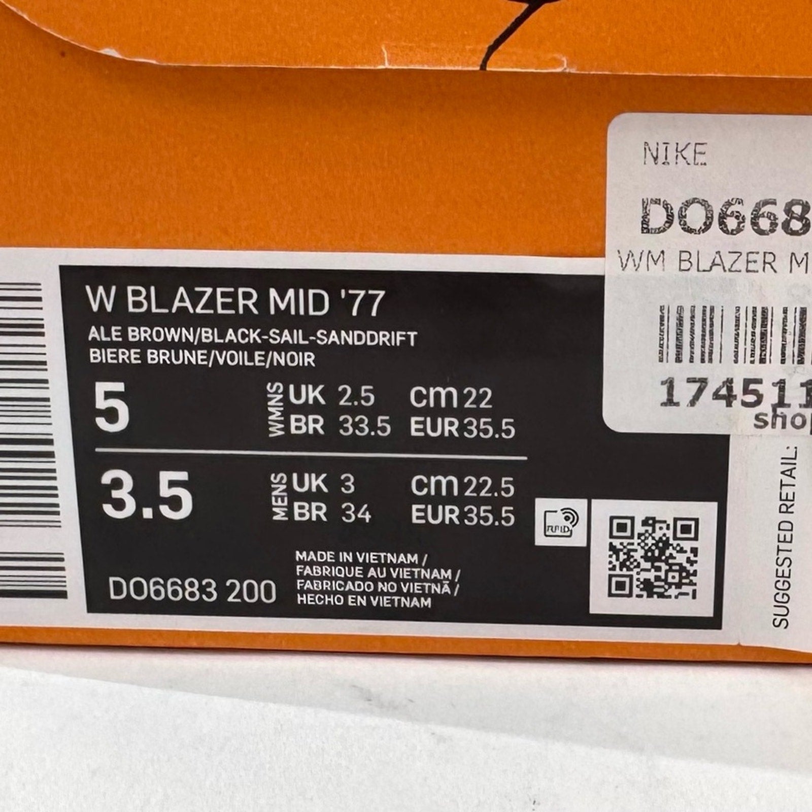 DS NIKE WOMEN’S BLAZER MID 77 SE ALE BROWN
SIZE 5 WOMENS
D06683-200