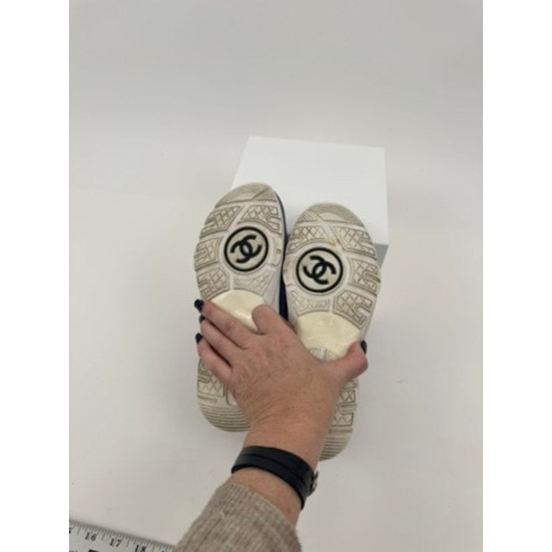 Chanel CC Logo Suede Runner Sneakers G34360 – Size 37 – Made in Italy
