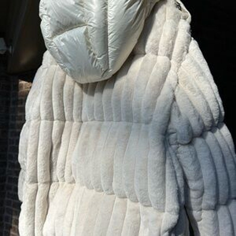 Women's Moncler White faux fur detachable hood down jacket size 3 NWT