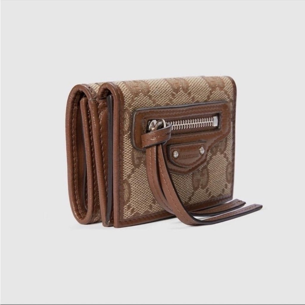 Unisex Gucci, X Balenciaga collab wallet. Trifold 
made in Italy