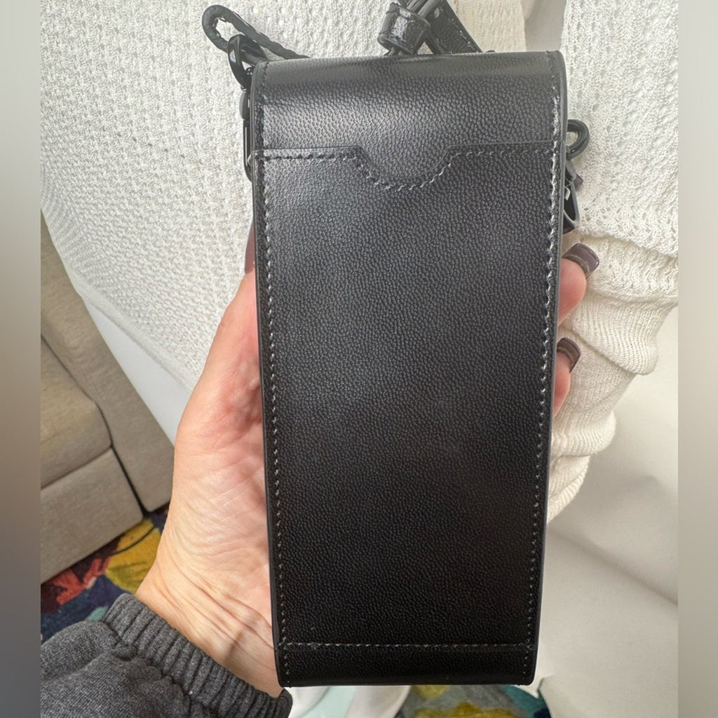 VALENTINO GARAVANI
V-Hexagon Titanium Sunglasses
Branded/crossbody bag included