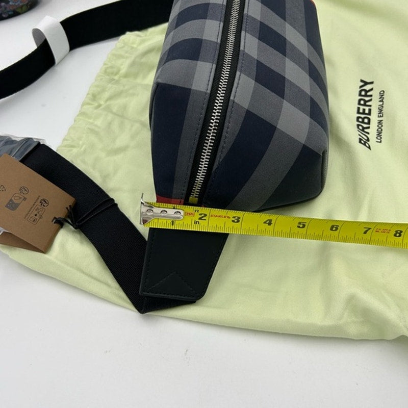 Women's Burberry Sonny check Belt bag adjustable in navy blue made in Italy