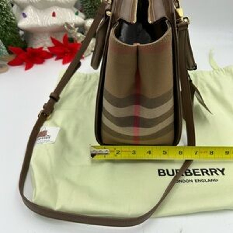 Burberry women's Banwell, leather and canvas shoulder Bag made in Italy NWT