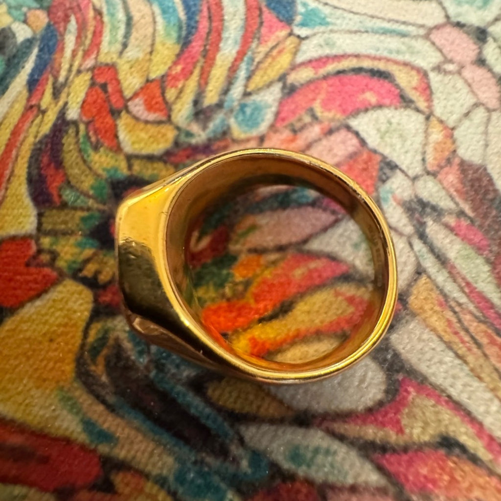 Gold tone unbranded unisex ring