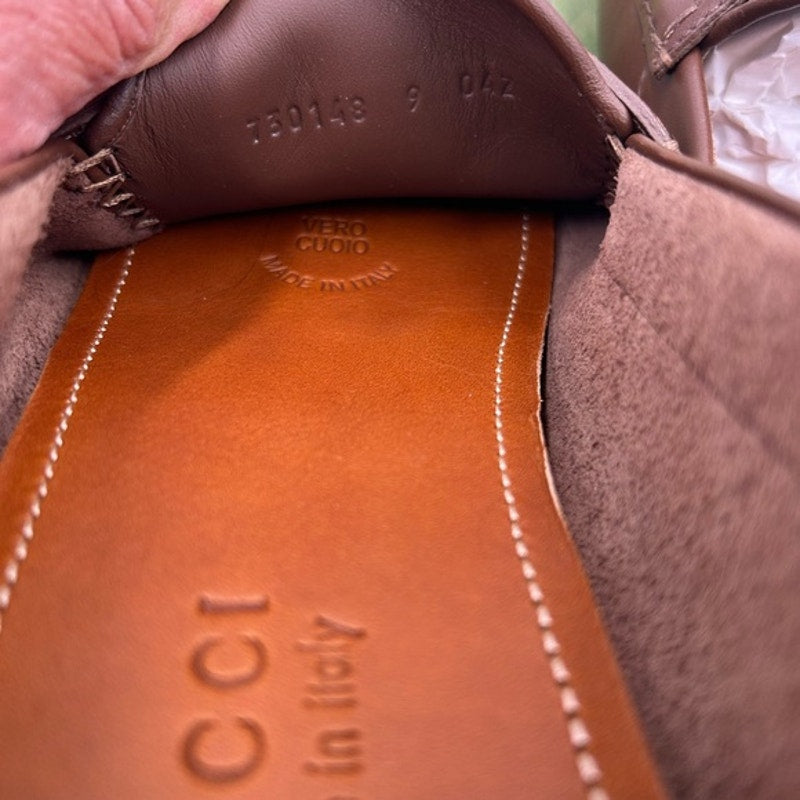 Men's Gucci interlocking G Supreme driver loafers size 9, made in Italy