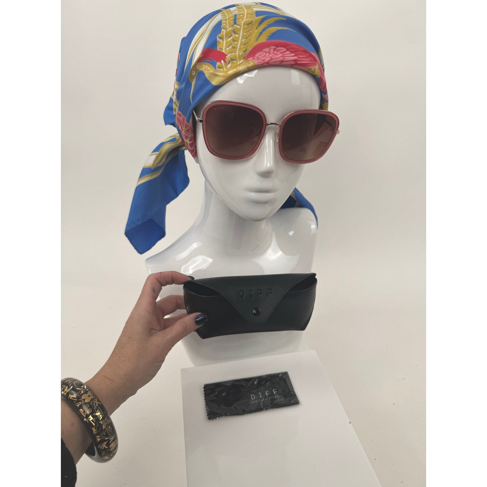 DIFF NWOT Pink & Gold Genevive Oversized Sunglasses With Case