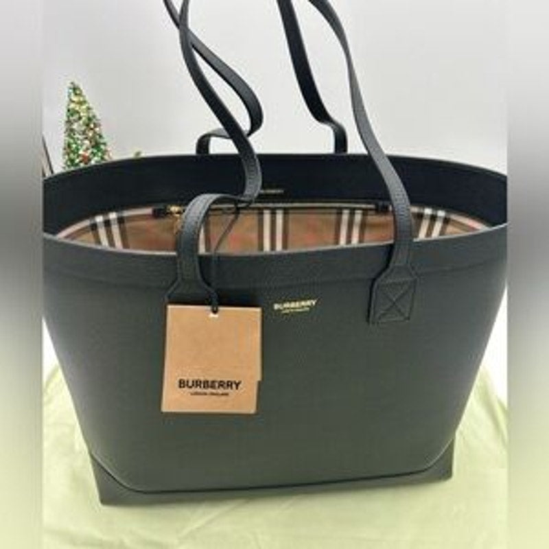 Women’s Burberry pebble grain, leather check lined , large shopping tote Italy