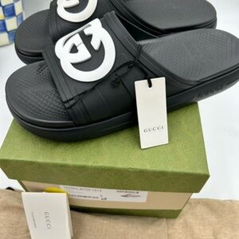 Men's Gucci interlocking G rubber Pool slides size 8, made in Italy
