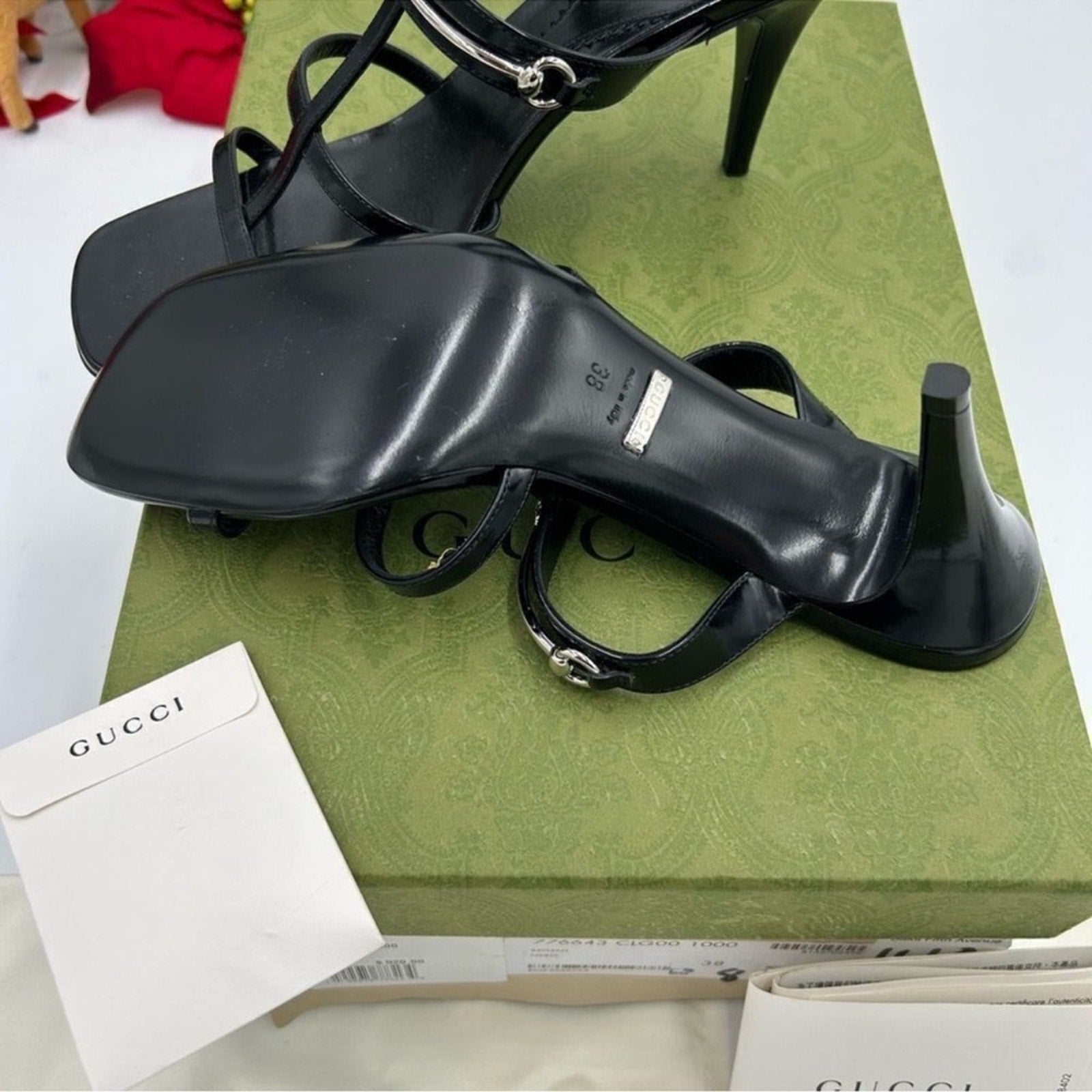 Women's Gucci, leather Horsebit sandals 
Size 38 
Made in Italy