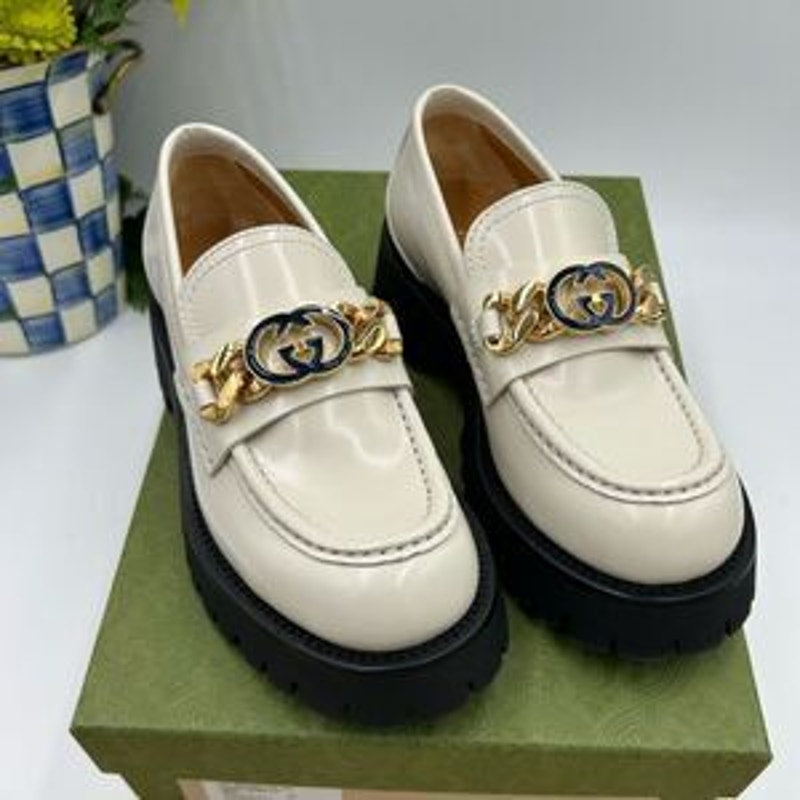 Women’s Gucci interlocking GG patent leather loafers size 37 made in Italy