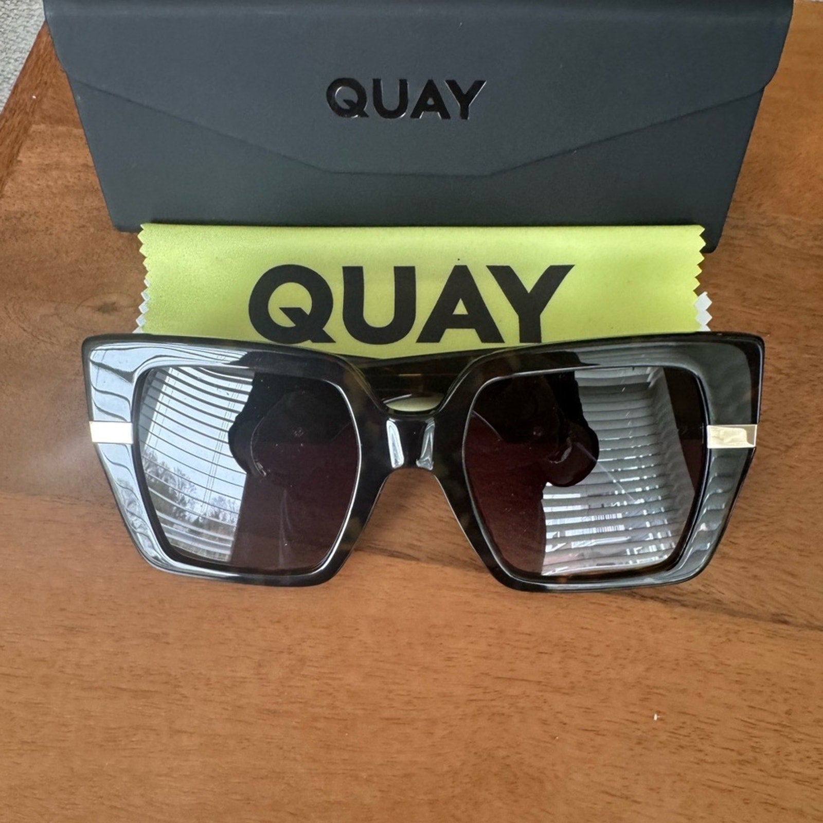Quay, Australia, sunglasses new without tags in tortoiseshell NOTORIOUS model