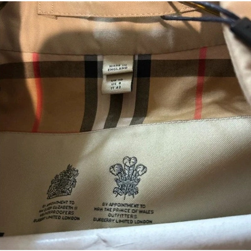 Women's Burberry, England Chelsea trench coat size 8 made in England. NWT.