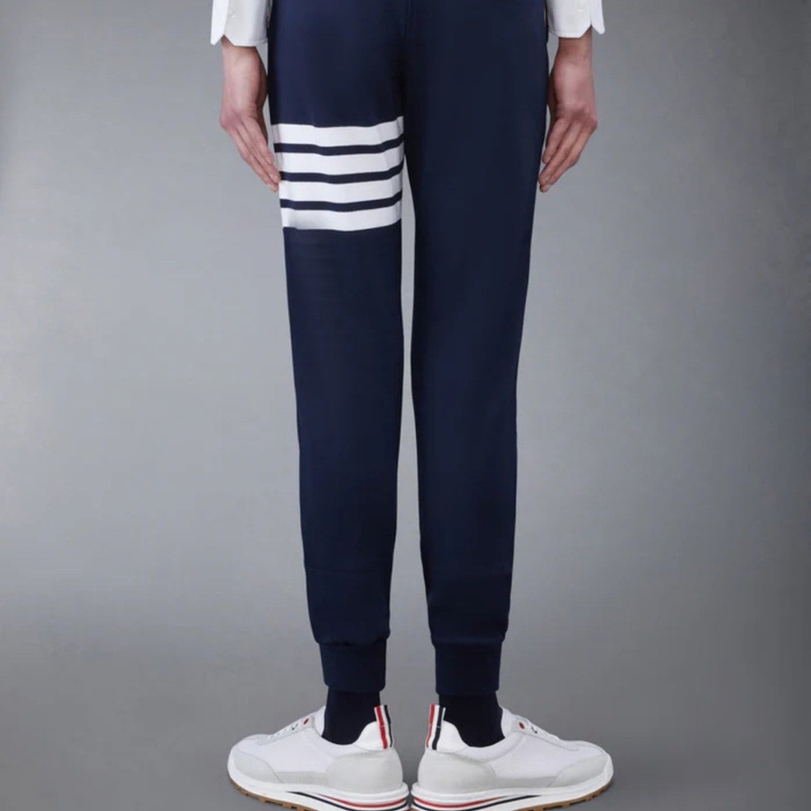 MEN’S THOM BROWNE
CLASSIC LOOPBACK 4-BAR SWEATPANTS
SIZE 3(L/XL) sizing on site