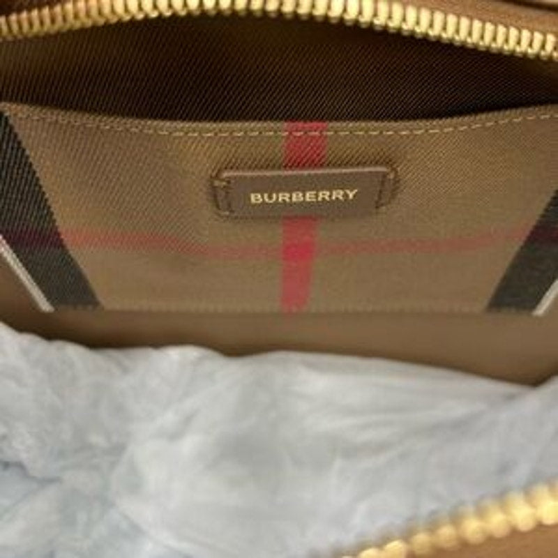 Burberry women's Banwell, leather and canvas shoulder Bag made in Italy NWT