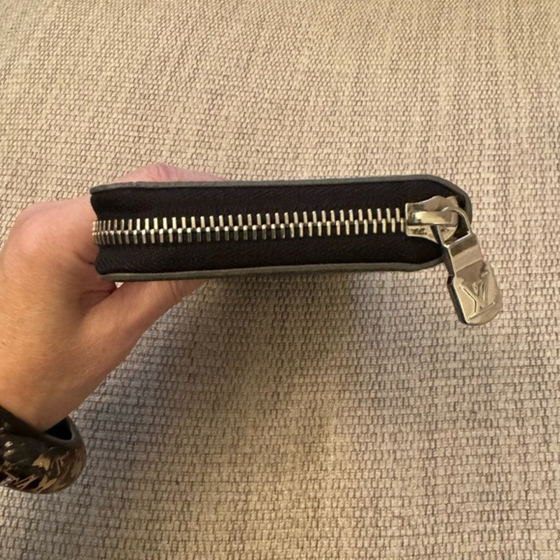 Louis Vuitton Damier Grafite Special Edition long Zippy wallet