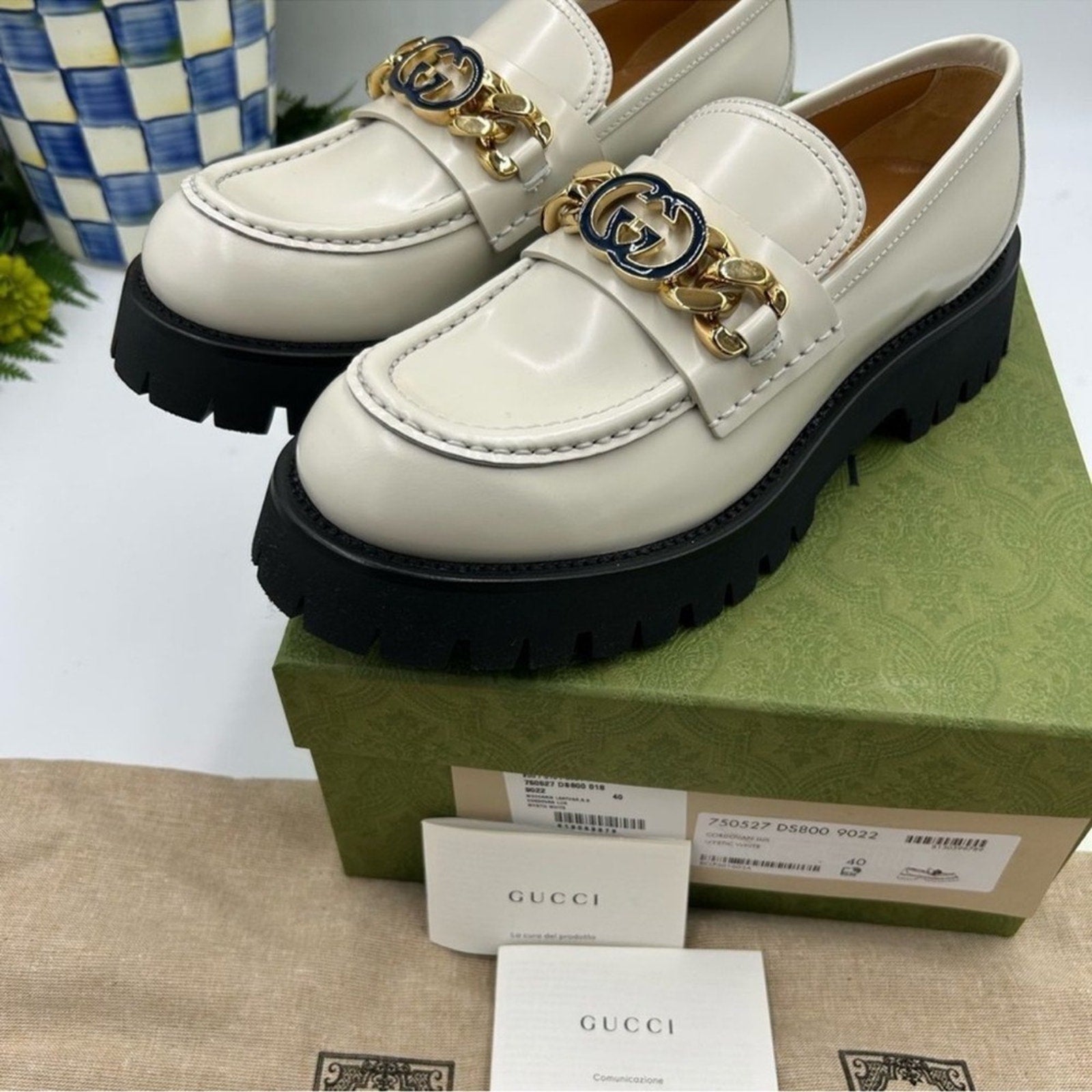 Women's Gucci interlocking GG patent leather loafers Size 40 
Made in Italy