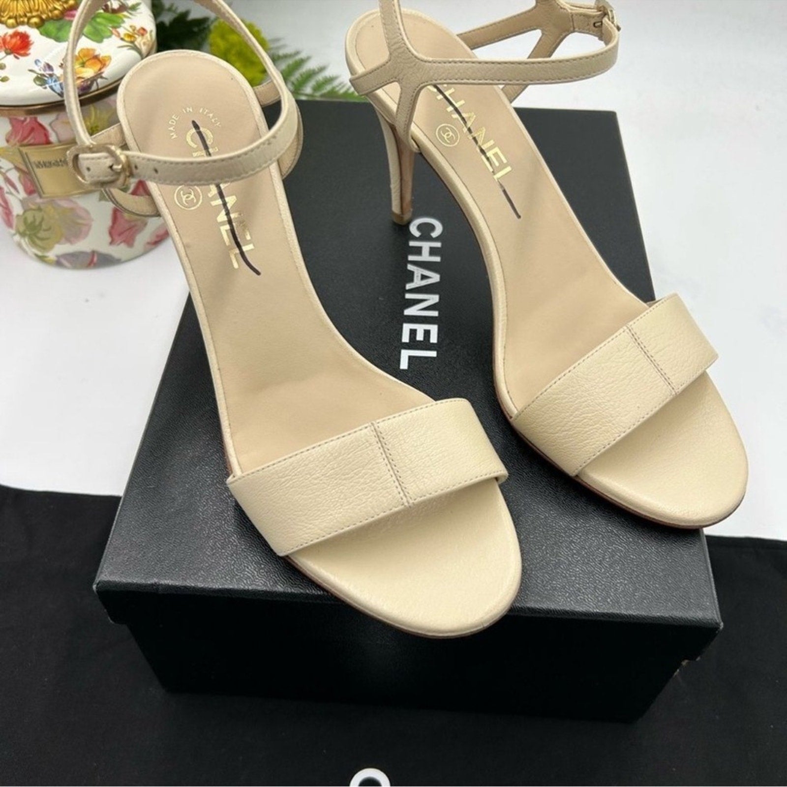 Women's Chanel ivory leather strappy sandals 
Size 38.5 
Made in Italy