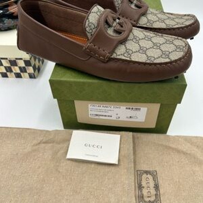 Men's Gucci interlocking G Supreme driver loafers size 9, made in Italy