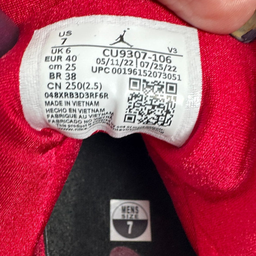 Unisex Nike Air Jordan 7 Cardinal Red and Chutney CU9307-106 Sneakers Size 7