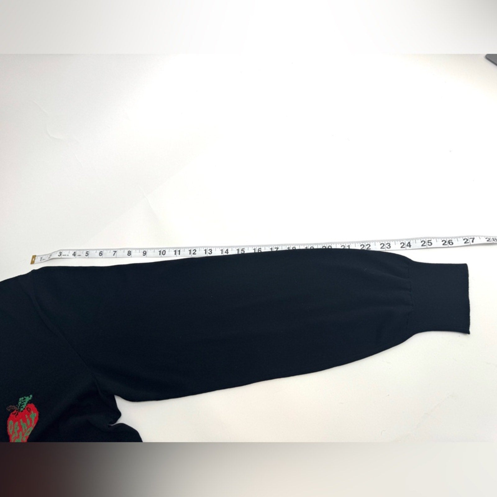 Men’s Off White x Virgil Abloh Collab NYC Big Apple
NOT sweatshirt/fine knitwear