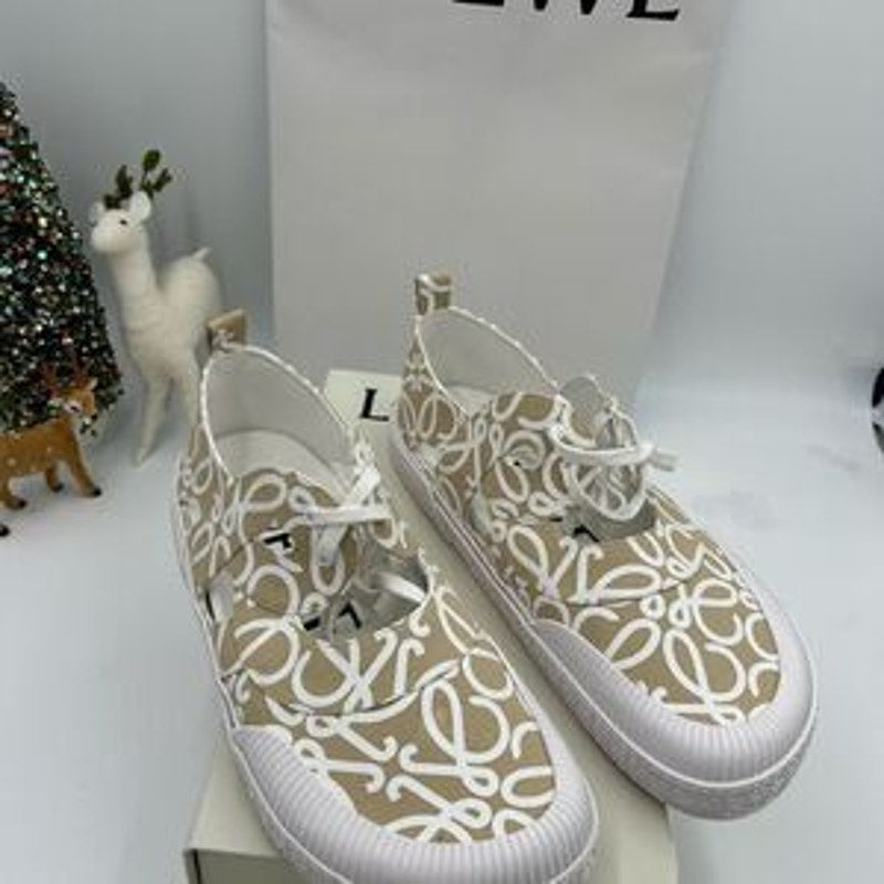 Men’s Loewe canvas, low top sneakers size 44 made in Spain