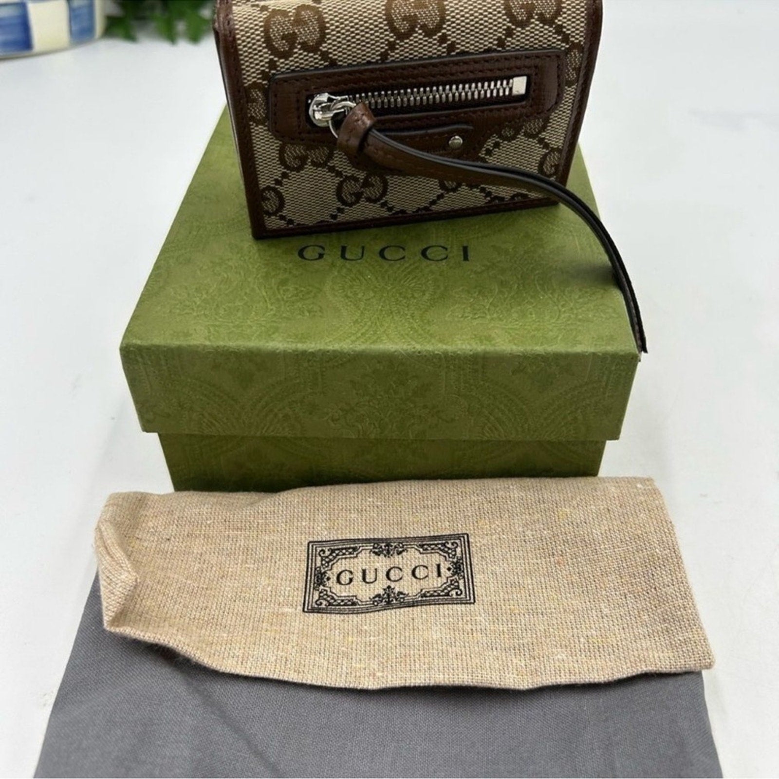 Unisex Gucci, X Balenciaga collab wallet. Trifold 
made in Italy