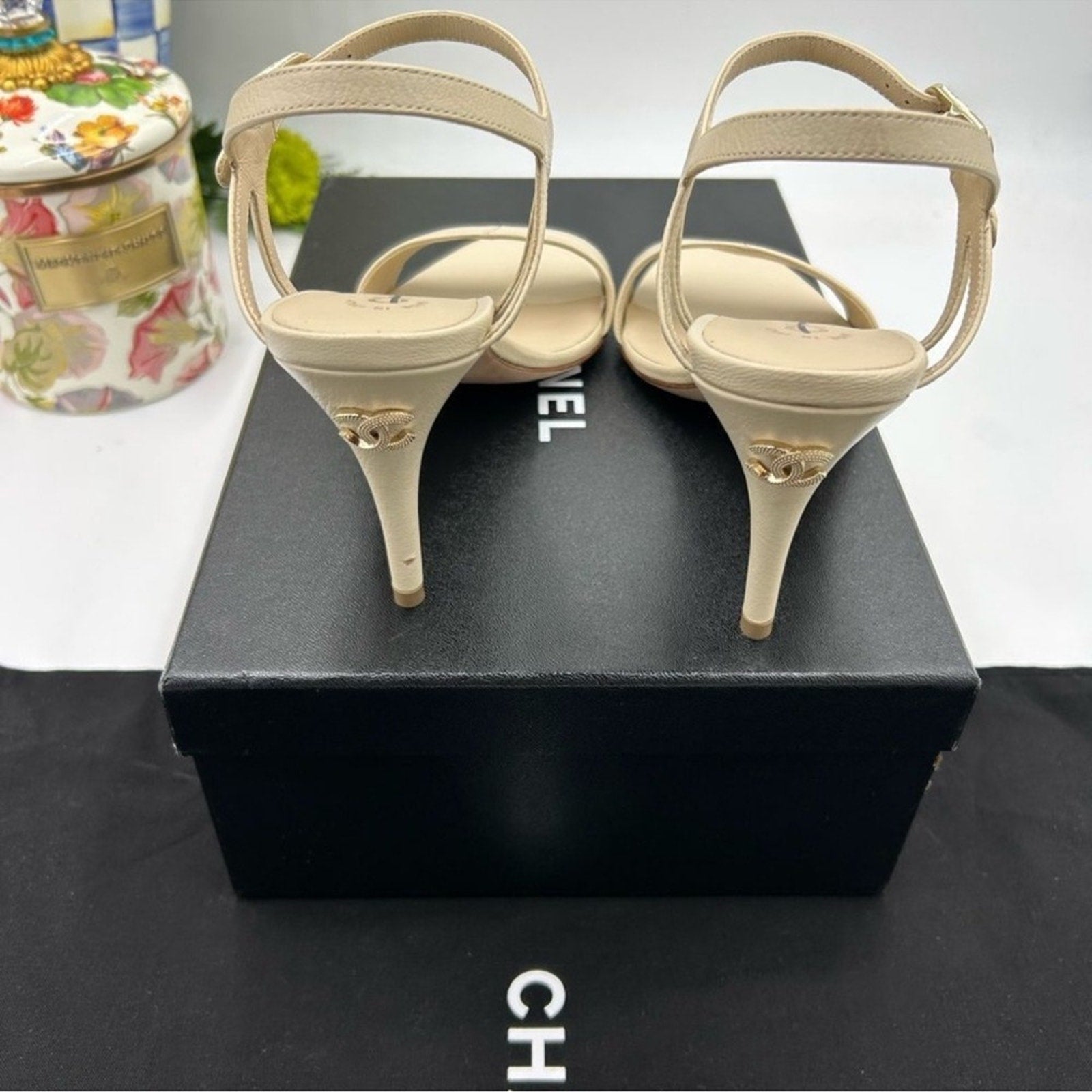 Women's Chanel ivory leather strappy sandals 
Size 38.5 
Made in Italy