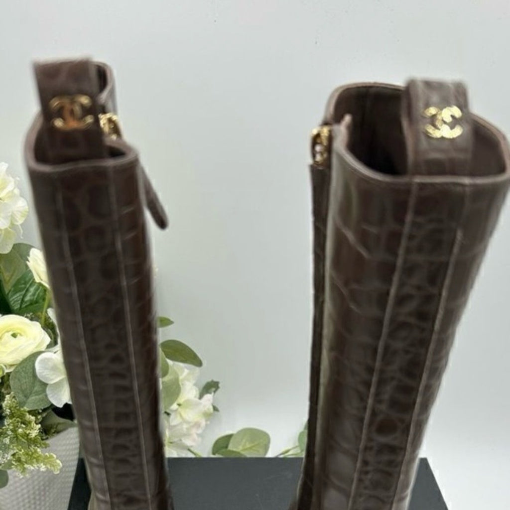 Women's Chanel icon plain toe block, heel boot 
Size 38.5 
Made in Italy.