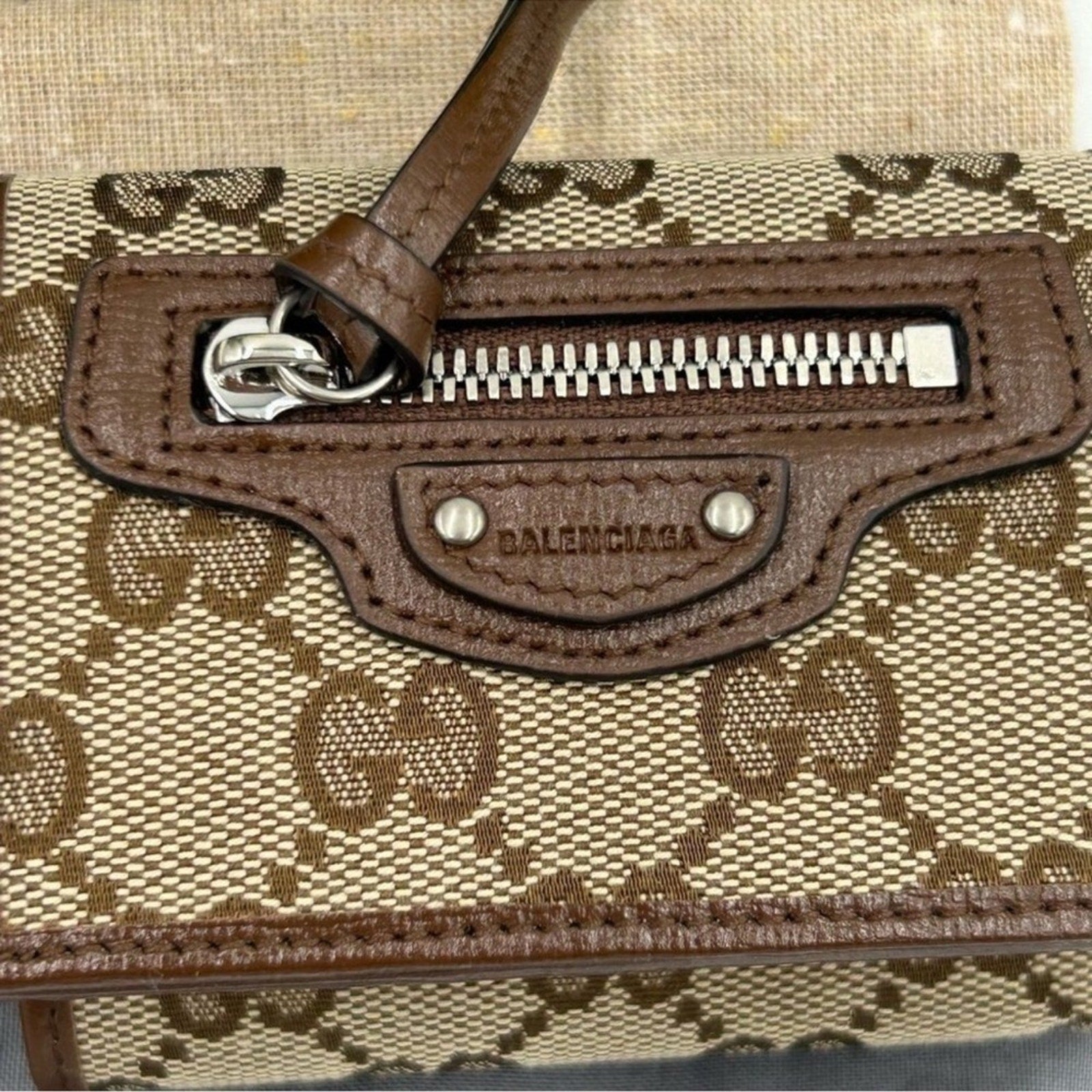 Unisex Gucci, X Balenciaga collab wallet. Trifold 
made in Italy