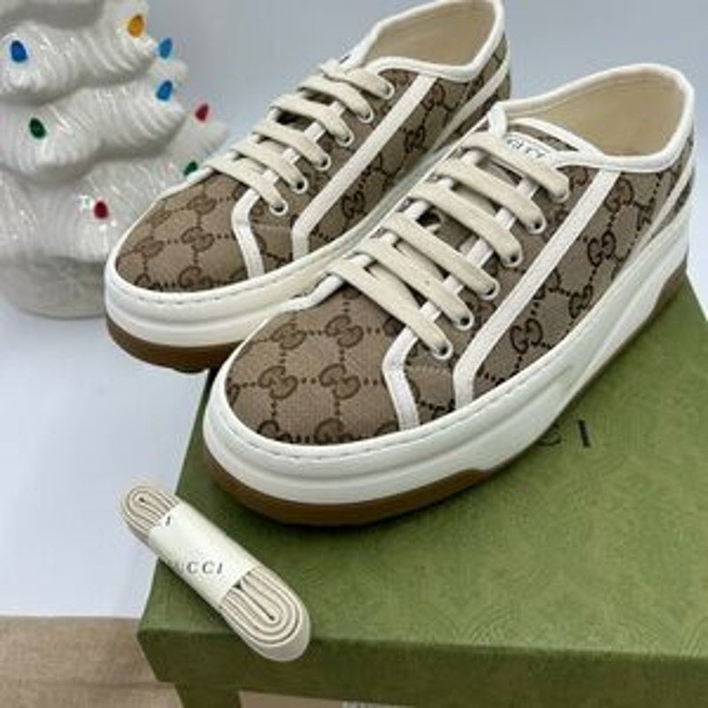Men's Gucci tennis 1977 low top canvas GG sneakers size 6.5 fits 7.5 US