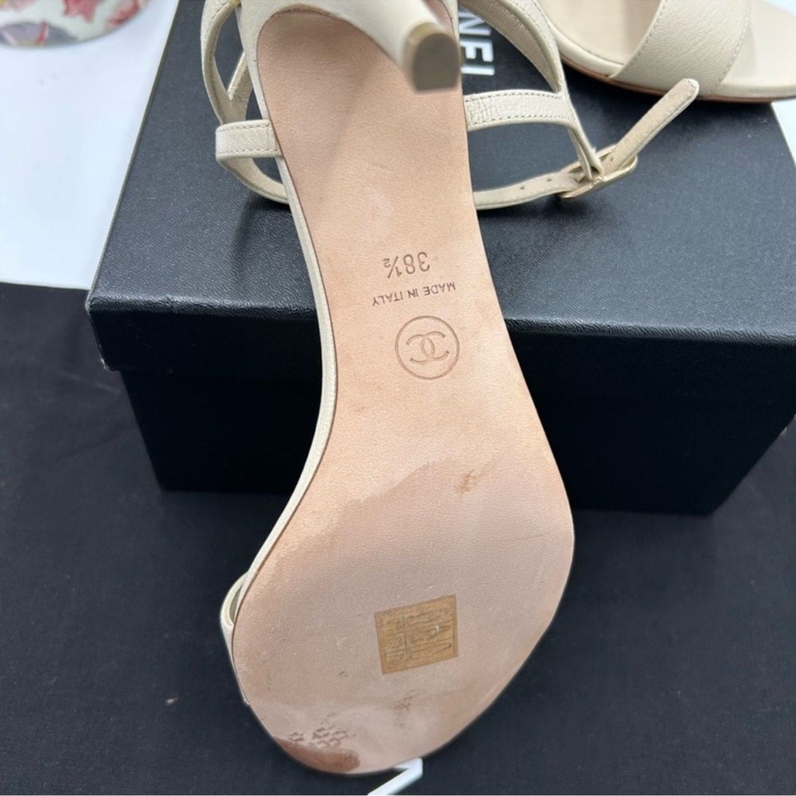 Women's Chanel ivory leather strappy sandals 
Size 38.5 
Made in Italy