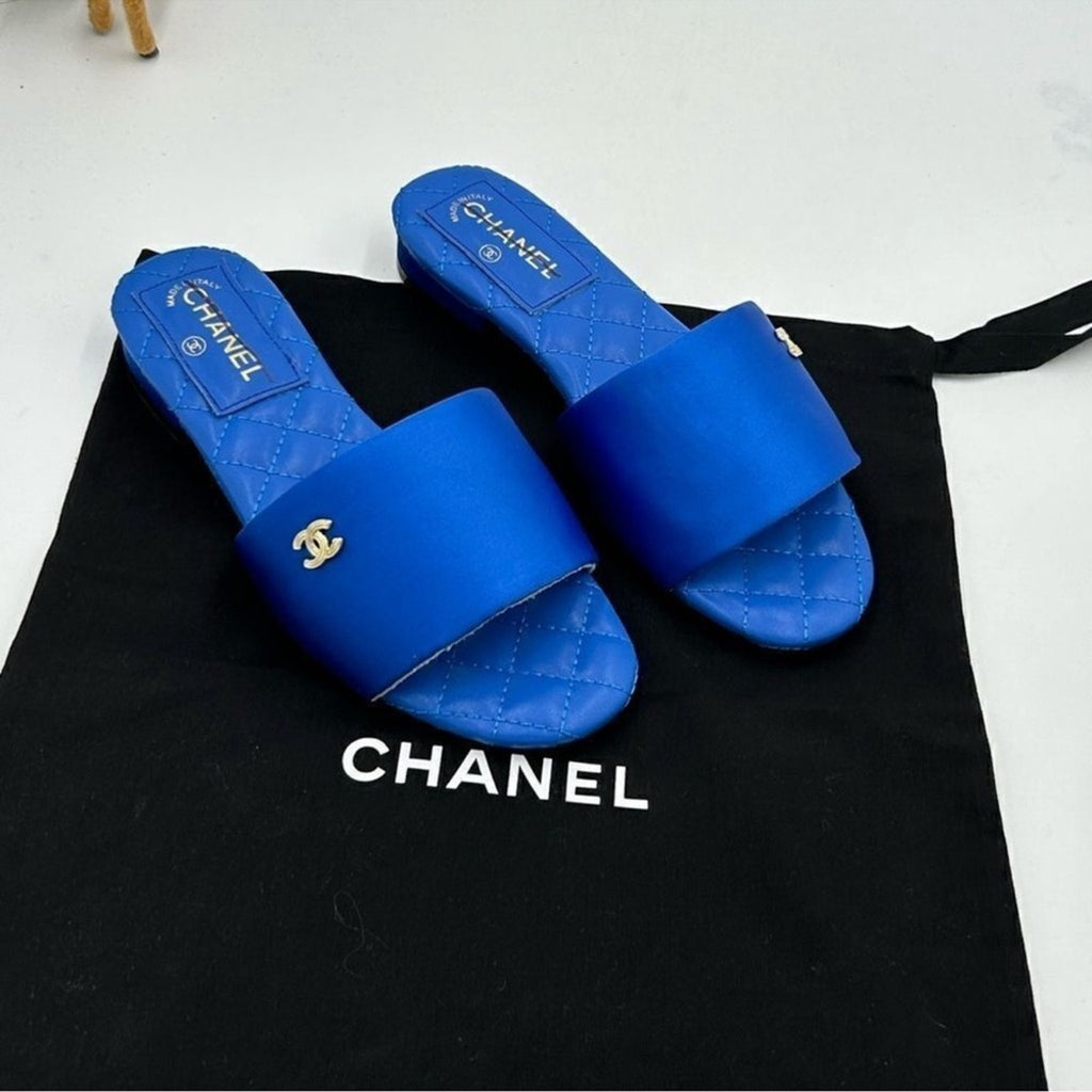 Women's Chanel CC satin slide sandals size 36 
Made in Italy