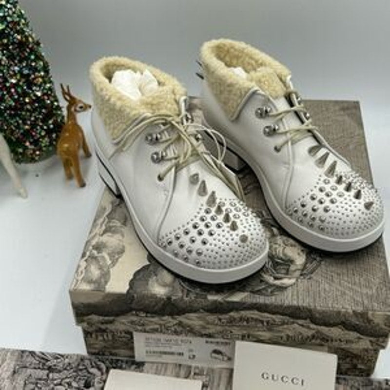 Women’s Gucci spiked shearling lined ankle boots size 39 made in Italy