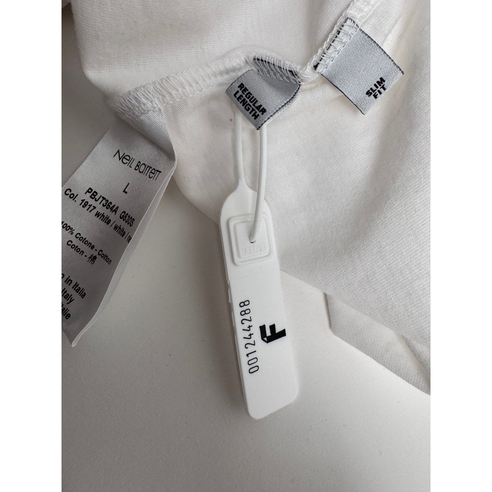 Men's Neil Barrett NWT White "A Kind Of Red" Graphic Short Sleeve T-Shirt Size L