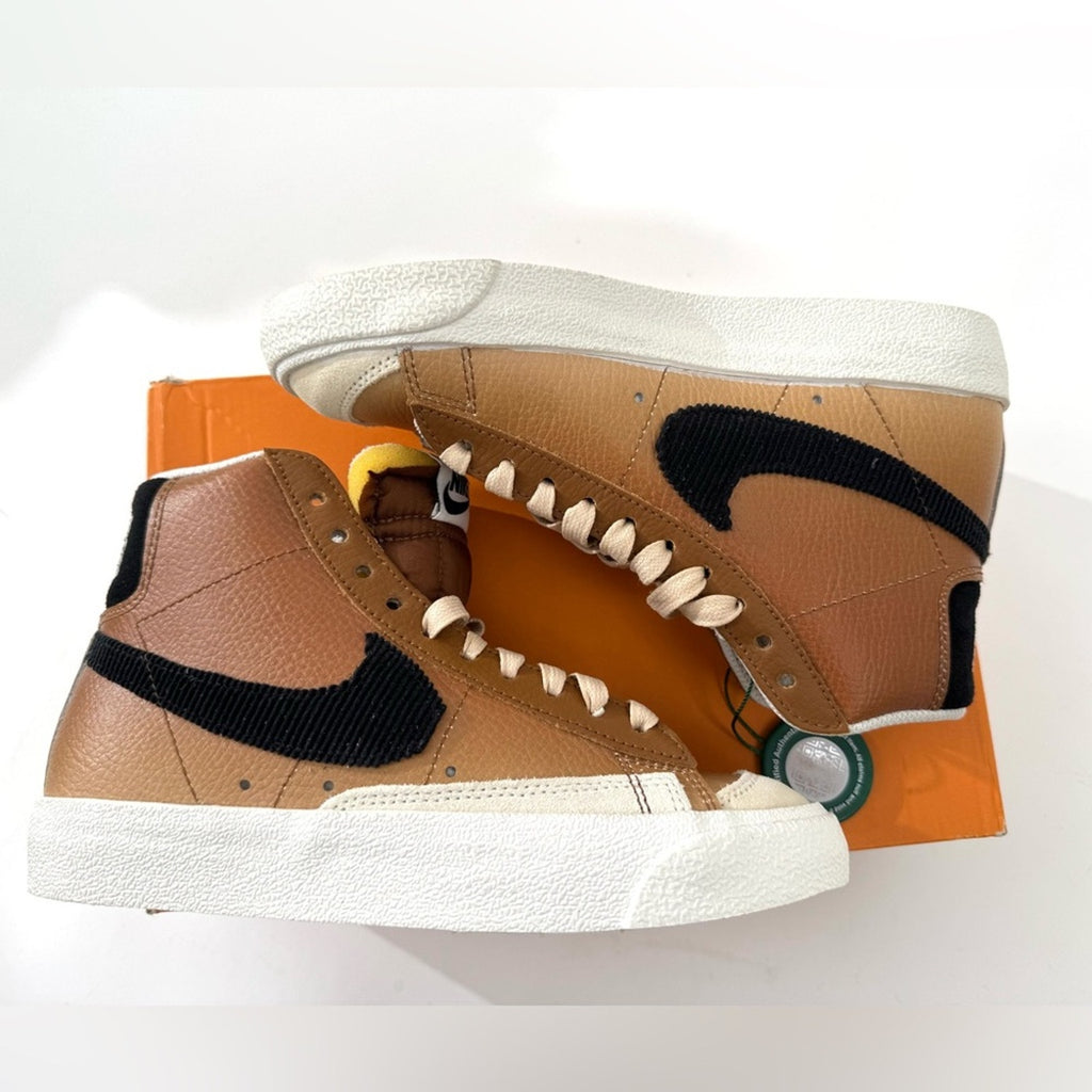 DS NIKE WOMEN’S BLAZER MID 77 SE ALE BROWN
SIZE 5 WOMENS
D06683-200