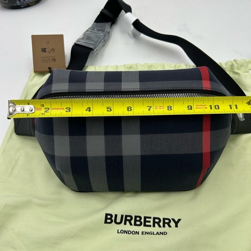 Women's Burberry Sonny check Belt bag adjustable in navy blue made in Italy