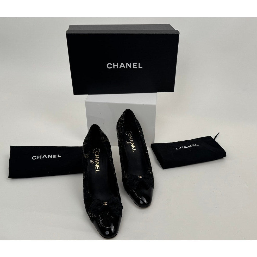 Chanel Black Boucle Cap-Toe Pumps Heels with Gold CC Logo Bow Detail Size 8